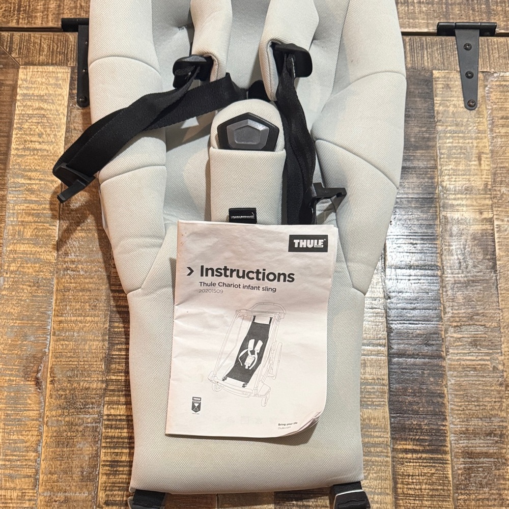 Thule Chariot Infant Sling in Light Gray